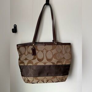 EUC COACH SHOULDER BAG WITH BROWN ACCENT